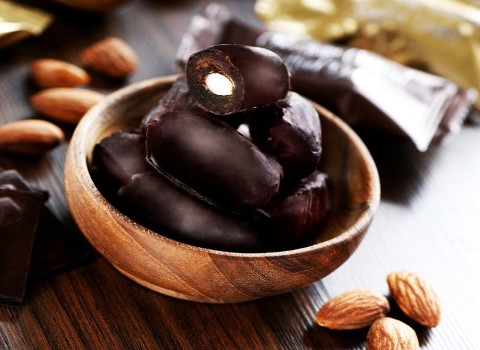 خرید و قیمت خرمای شکلاتی مغز دار + فروش عمده