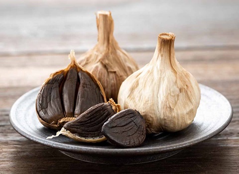تصویر 3 از قیمت خرید سیر سیاه یزد + فروش ویژه