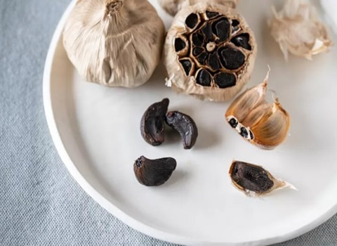 سیر سیاه سولان همدان تازه و مقوی با خواص دارویی بالا