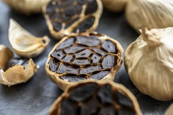 انواع سیر سیاه لوآ مناسب بسته‌ بندی فروشگاهی و عرضه تخصصی