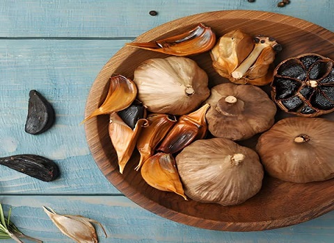 تصویر 1 از قیمت خرید سیر سیاه در همدان + فروش ویژه