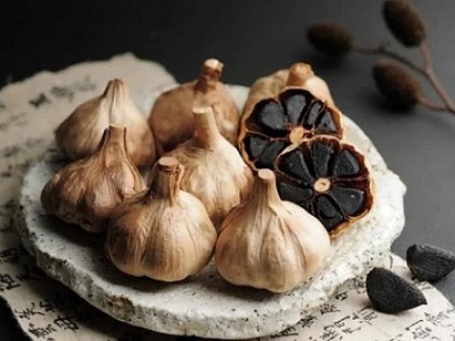 تصویر 3 از قیمت خرید سیر همدان سیاه + فروش ویژه