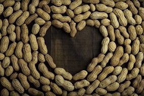 تصویر 1 از قیمت خرید بادام زمینی پوست کاغذی + فروش ویژه