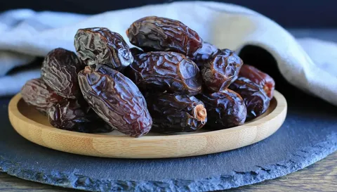 تصویر 5 از قیمت خرید خرما خشک سیاه + فروش ویژه