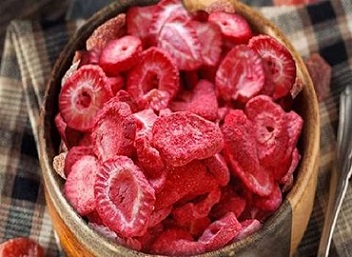 تصویر 4 از قیمت خرید توت فرنگی خشک پفکی + فروش ویژه