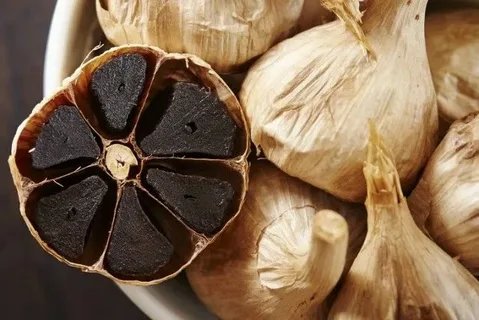 تصویر 1 از خرید سیر سیاه مرغوب همدان + قیمت فروش استثنایی