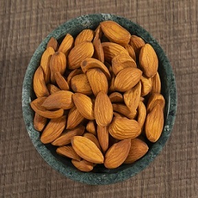 بادام مامایی دستچین شده با دقت بالا