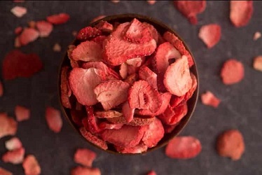 تصویر 1 از قیمت خرید توت فرنگی خشک پفکی + فروش ویژه