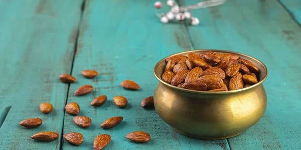تصویر 2 از مغز بادام خام با طعم طبیعی و بافت نرم