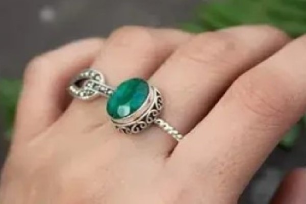 تصویر 1 از قیمت انگشتر زمرد زنانه + خرید باور نکردنی