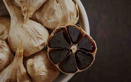 تصویر 1 از خرید و قیمت انواع سیر سیاه درجه یک