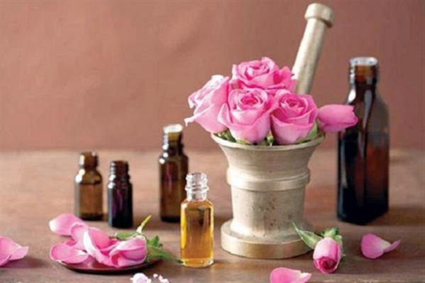 تصویر 1 از قیمت عرق گلاب دو آتیشه + خرید باور نکردنی