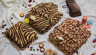 تصویر 3 از قیمت خرید حوله استخری پلنگی + فروش ویژه