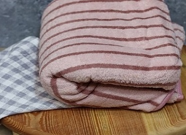 تصویر 2 از قیمت خرید حوله استخری نانو راه راه + فروش ویژه