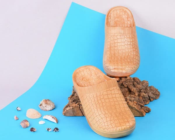 تصویر 4 از قیمت خرید دمپایی بیمارستانی + فروش ویژه
