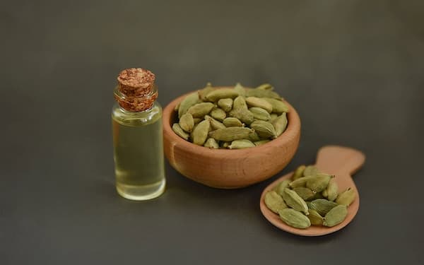 تصویر 3 از قیمت خرید عرق هل اصل + فروش ویژه
