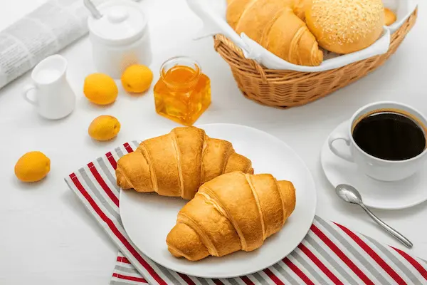 تصویر 1 از خرید کیک کروسان شکلاتی + بهترین قیمت