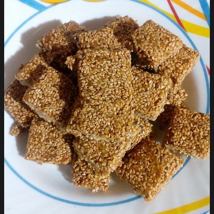 تصویر 1 از خرید و فروش حلوا سوهانی کنجدی با شرایط فوق العاده