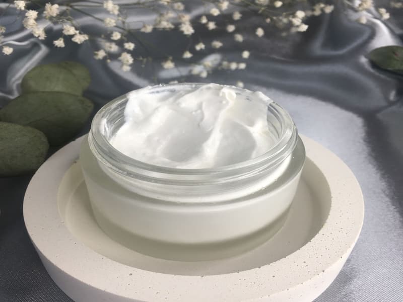 تصویر 2 از قیمت خرید کرم رفع تیرگی زانو + فروش ویژه