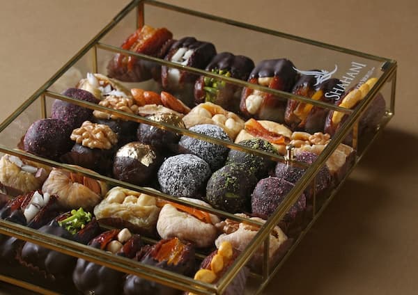 تصویر 1 از خرید خرما شکلاتی مخلوط با مغز بادام + قیمت فروش استثنایی