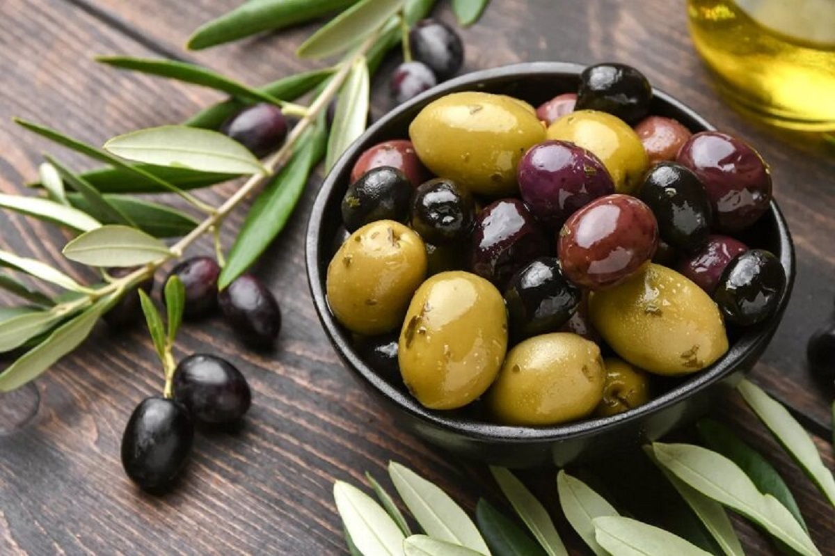 تصویر 3 از قیمت خرید زیتون سیاه درجه یک + فروش ویژه
