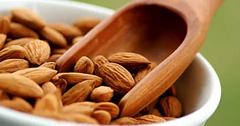 تصویر 5 از خرید بادام پوست کاغذی شور + قیمت فروش استثنایی