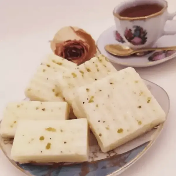 بستنی خشک گرد ترد و خوش‌ عطر