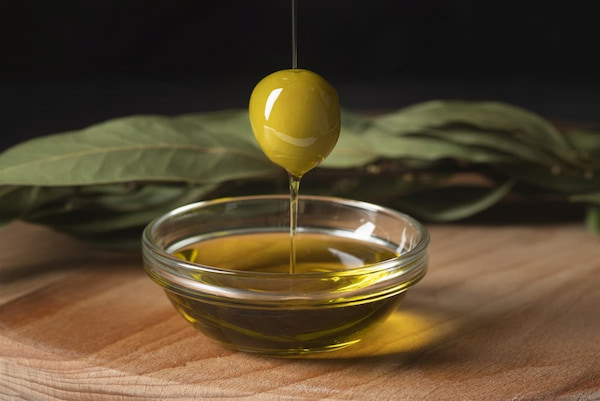 تصویر 1 از قیمت روغن زیتون بی بو + خرید باور نکردنی