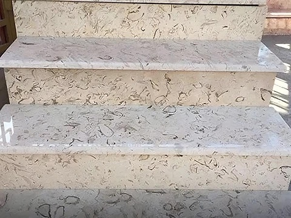 سنگ تراورتن پر طاووسی