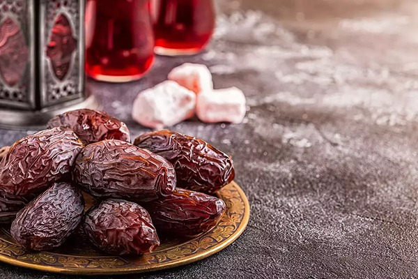 تصویر 5 از قیمت خرید خرما پیاروم صادراتی + فروش ویژه