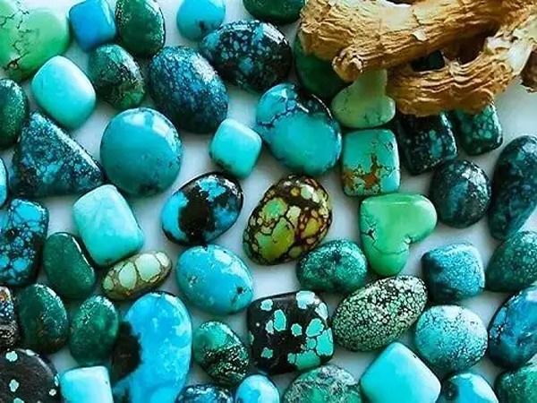 تصویر 4 از سنگ فیروزه لاجورد طبیعی و درخشان برای هدیه خاص