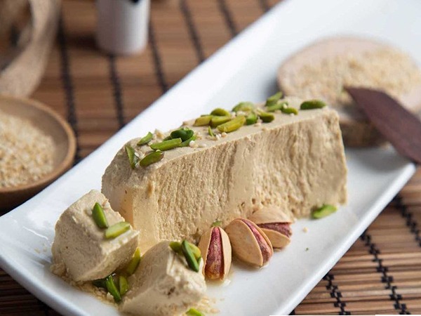 تصویر 3 از فروش حلوا ارده با شیره توت + قیمت خرید به صرفه