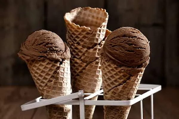 قیمت خرید بستنی قیفی شکلاتی با فروش عمده