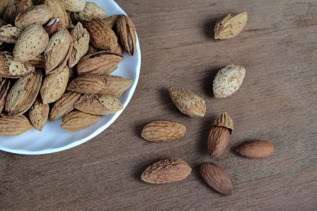 تصویر 2 از خرید و قیمت مغز بادام درختی محلی + فروش عمده