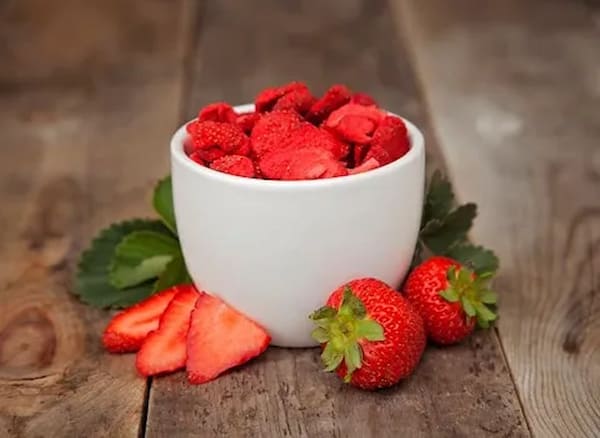تصویر 1 از فروش توت فرنگی خشک پفکی + قیمت خرید به صرفه