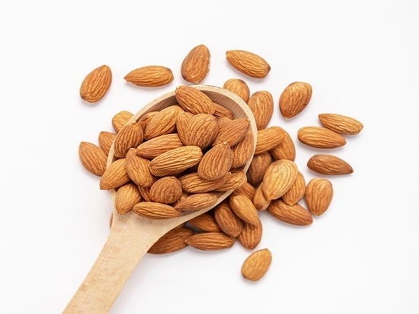 مغز بادام خارجی با بسته‌ بندی بهداشتی و استاندارد