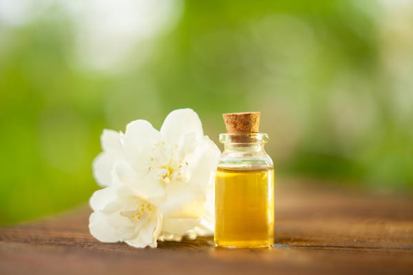 تصویر 1 از خرید و قیمت عرق بهار نارنج شیراز + فروش عمده