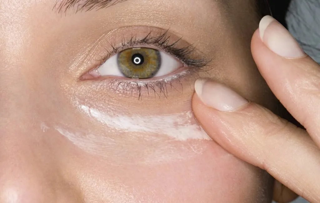 تصویر 2 از قیمت خرید کرم ضد آفتاب زیر چشم + فروش ویژه