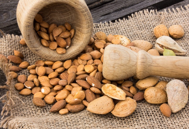 تصویر 5 از قیمت خرید مغز بادام مامایی عمده + فروش ویژه