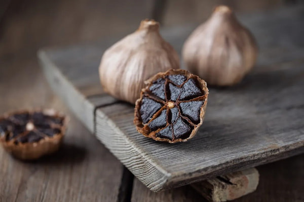 تصویر 1 از قیمت خرید سیر سیاه فله با فروش ویژه
