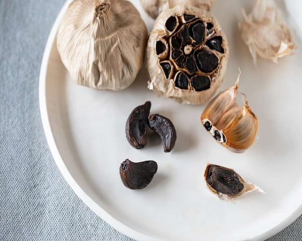 تصویر 2 از قیمت خرید سیر سیاه خشک شده + فروش ویژه