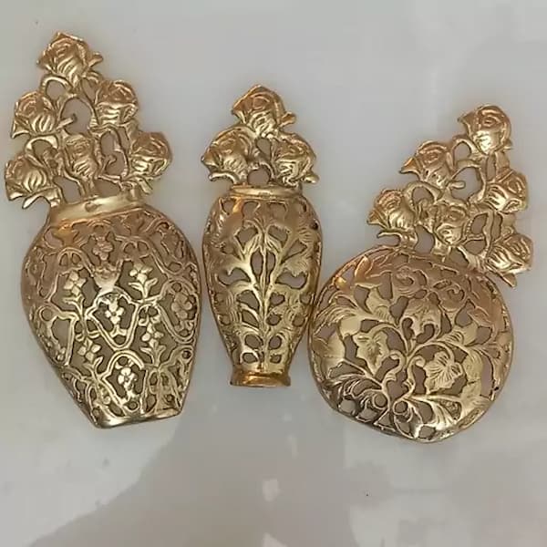 تصویر 2 از قیمت گلدان دیواری برنزی + خرید باور نکردنی