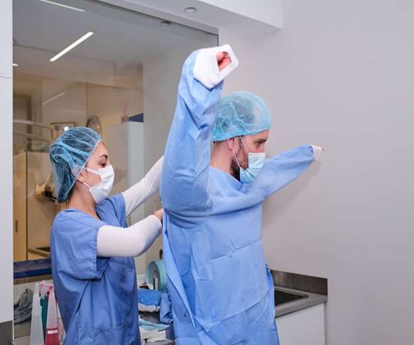 تصویر 3 از فروش گان اتاق عمل یکبار مصرف + قیمت خرید به صرفه