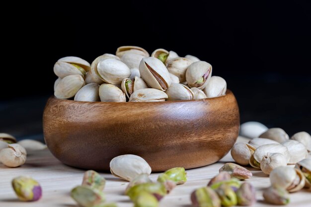 پسته اکبری باسکول طبیعی و تازه با طعم اصیل