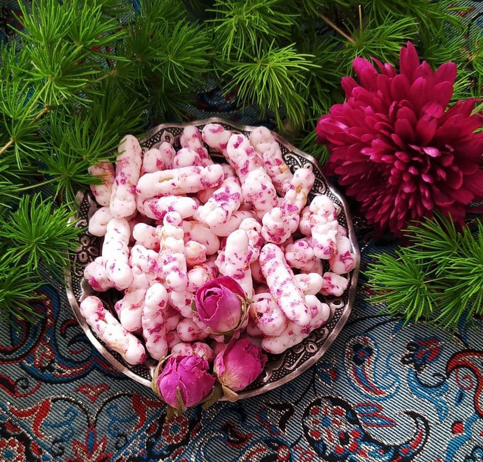 تصویر 4 از قیمت نقل گل محمدی ابریشمی با کیفیت ارزان + خرید عمده