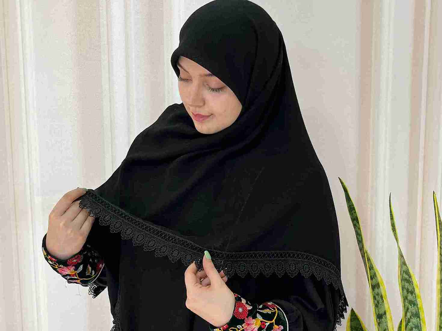 خرید و فروش روسری مشکی دور گیپور قواره ۱۴۰