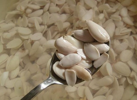 تصویر 1 از مغز شیرین شده بادام تلخ