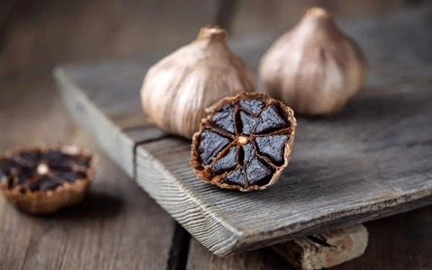 تصویر 2 از خرید سیر سیاه فله ای + قیمت مناسب