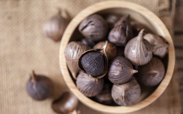 تصویر 3 از قیمت خرید سیر سیاه سمنان + فروش ویژه