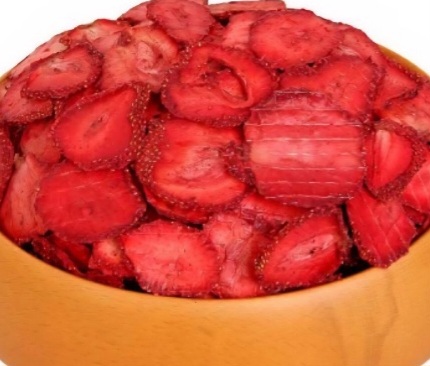 تصویر 1 از فروش توت فرنگی خشک ورقه ای عمده